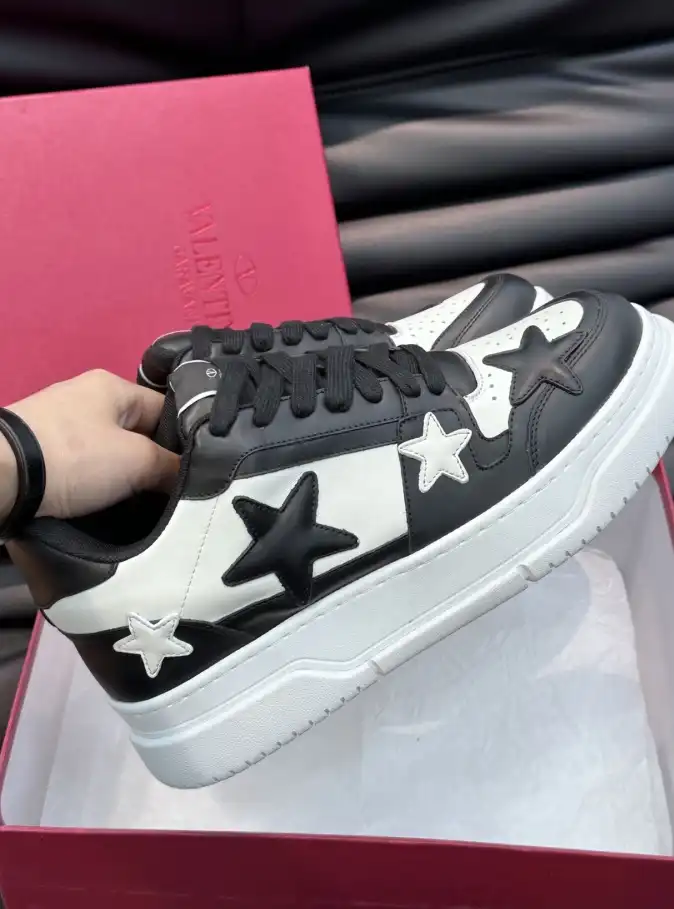 hype Valentino Sneakers