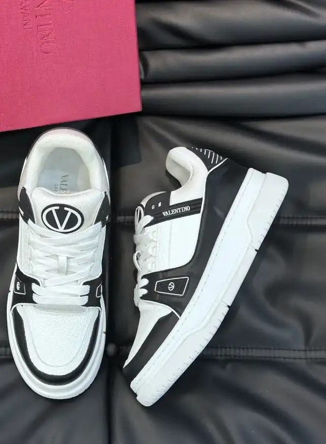 hype Valentino Sneakers