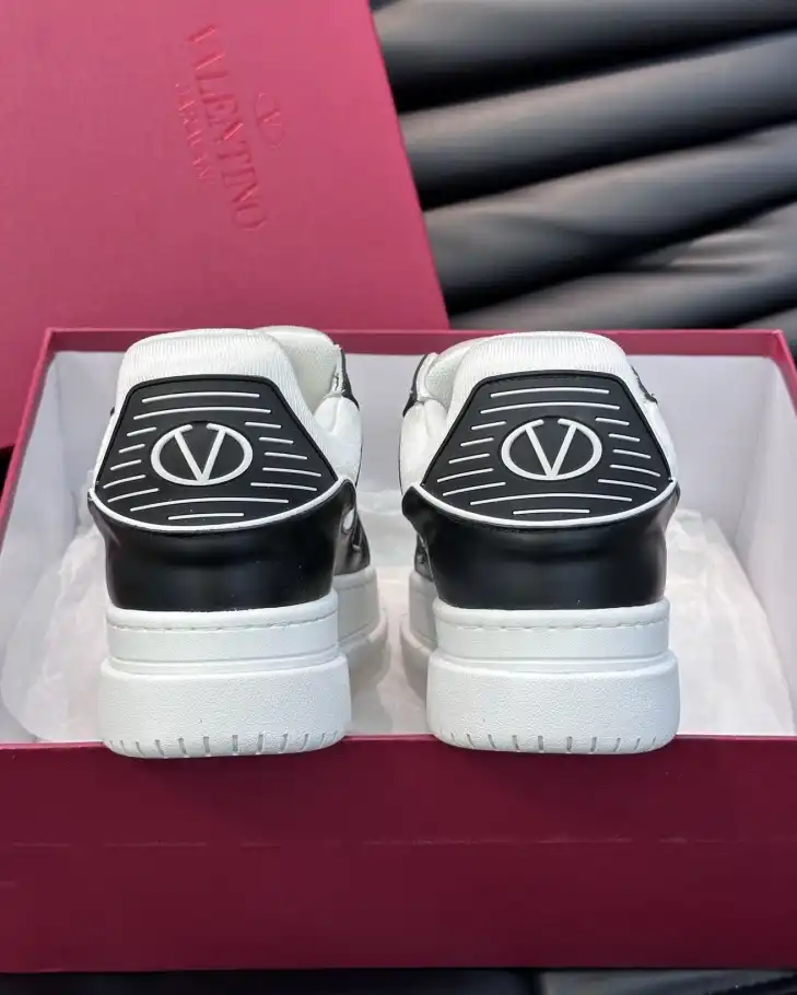 hype Valentino Sneakers