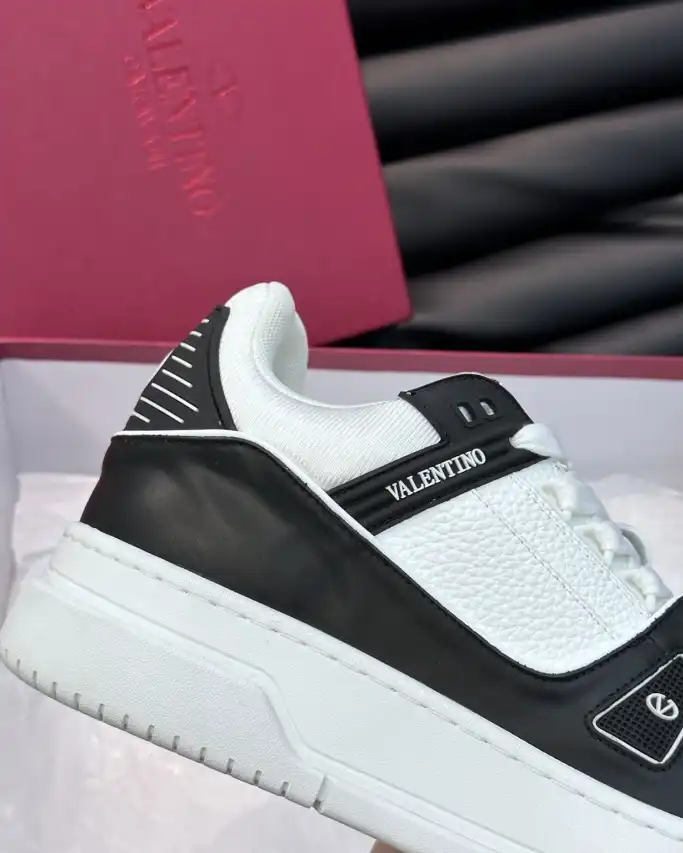 hype Valentino Sneakers