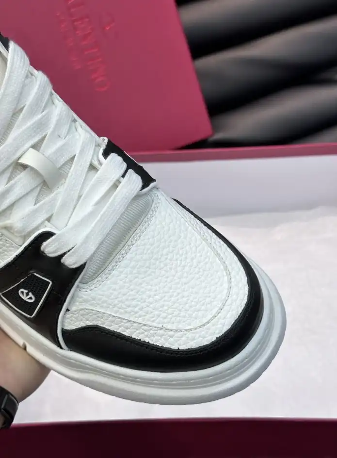 hype Valentino Sneakers