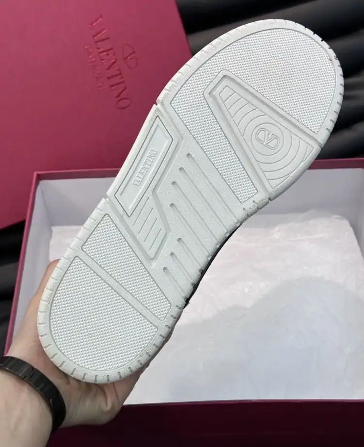 hype Valentino Sneakers