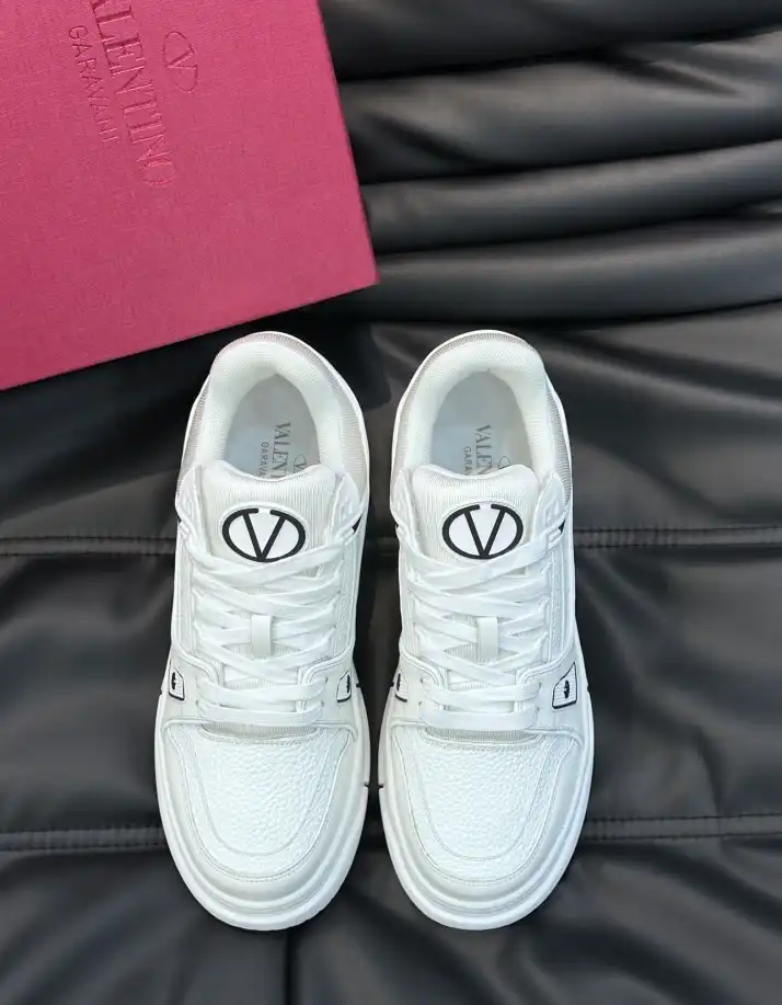 hype Valentino Sneakers