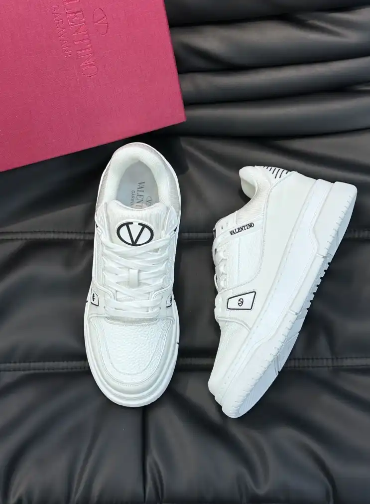 hype Valentino Sneakers