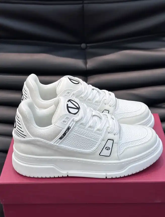 hype Valentino Sneakers