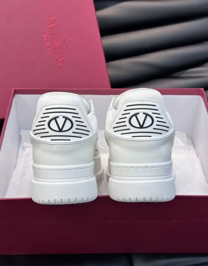 hype Valentino Sneakers