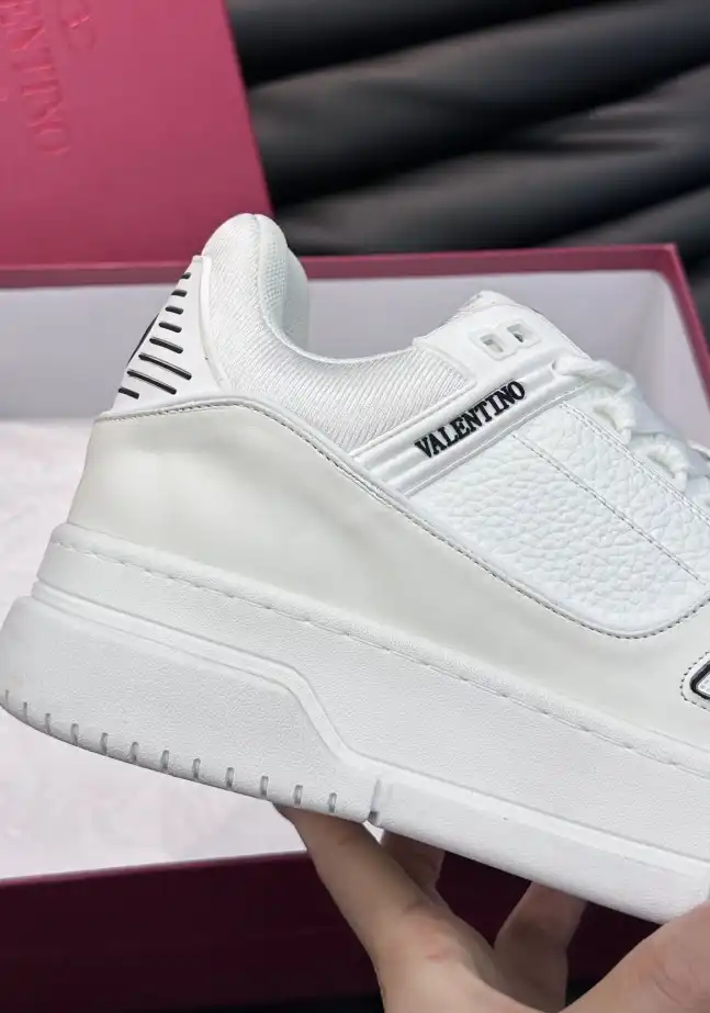 hype Valentino Sneakers