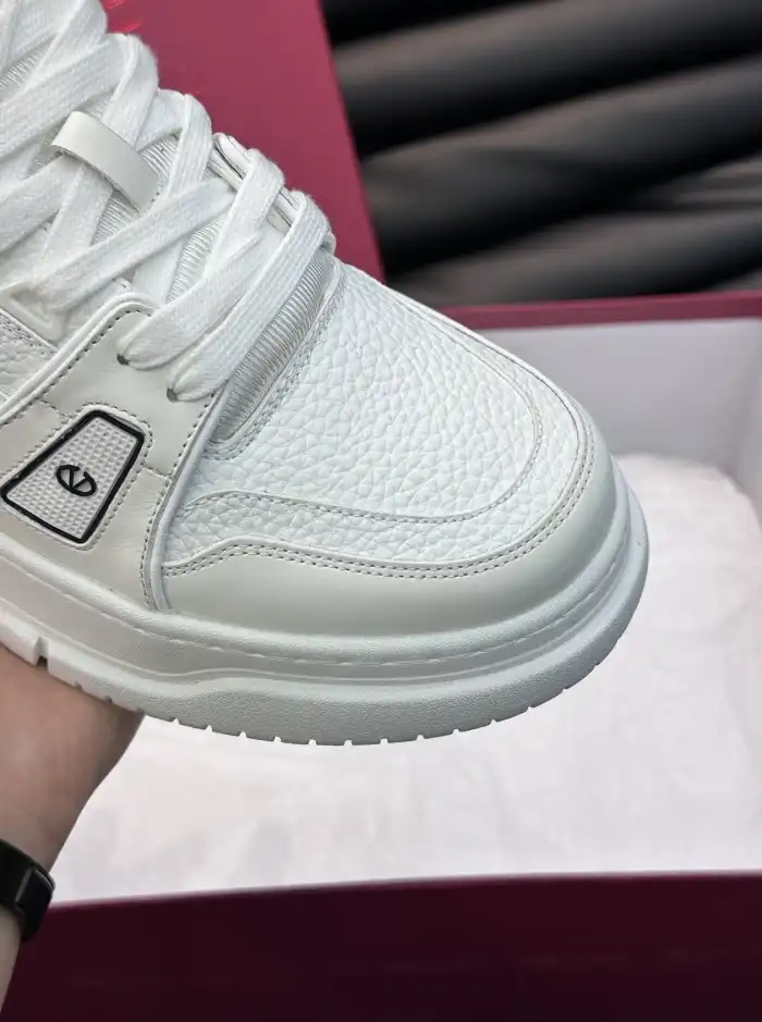 hype Valentino Sneakers