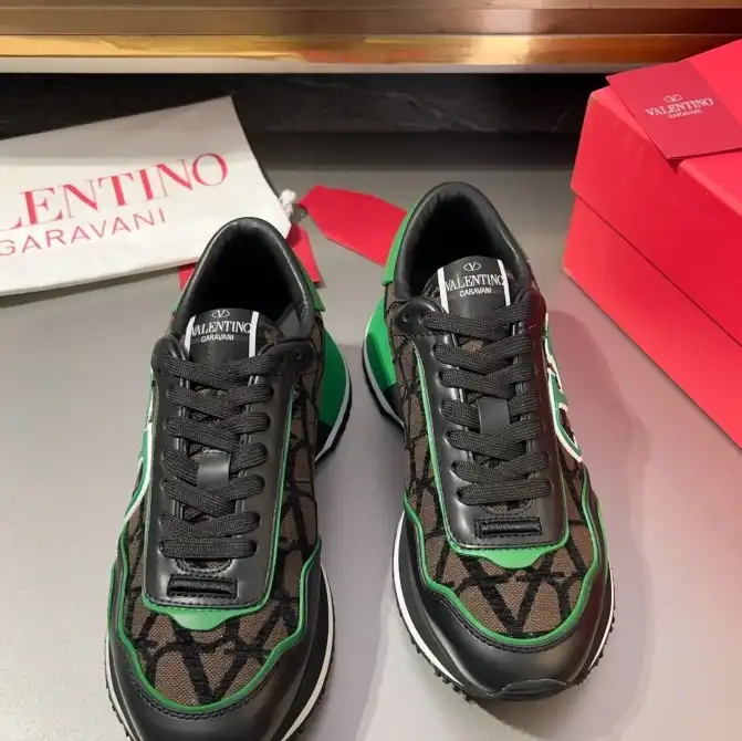 hype Valentino Sneakers