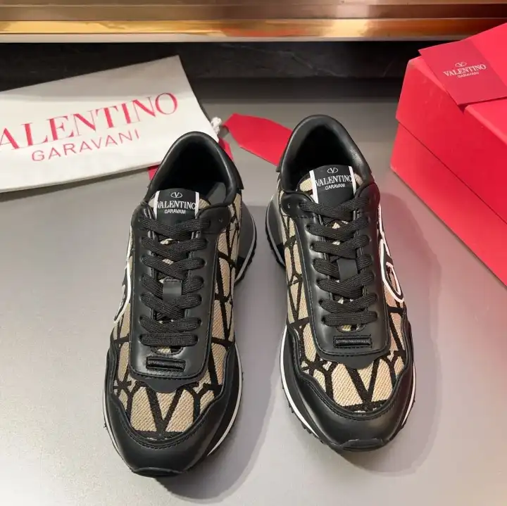 hype Valentino Sneakers