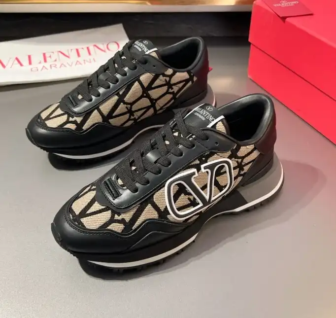 hype Valentino Sneakers