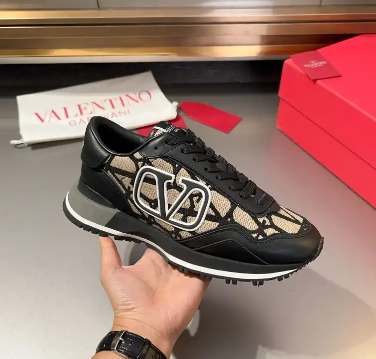 hype Valentino Sneakers