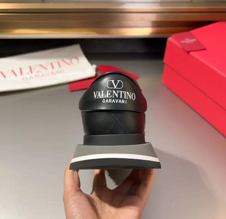 hype Valentino Sneakers