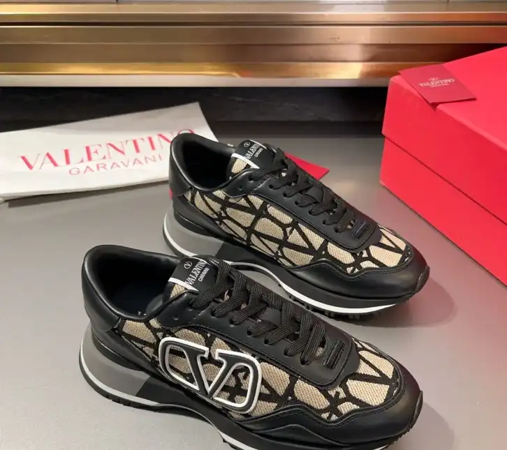 hype Valentino Sneakers