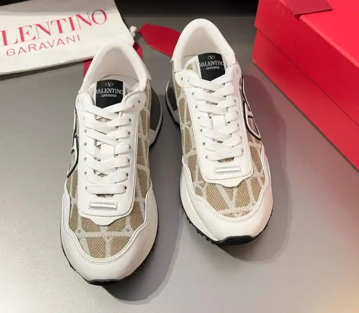 hype Valentino Sneakers