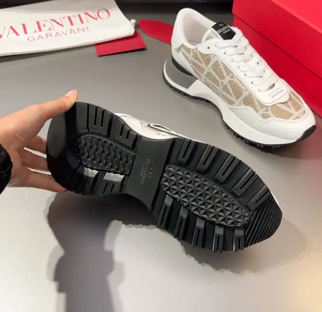 hype Valentino Sneakers