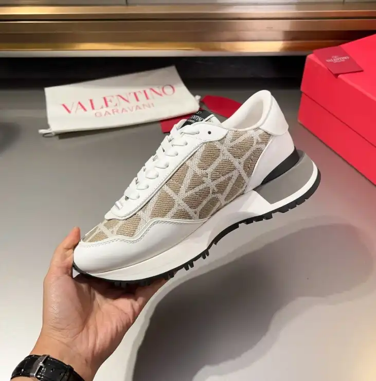 hype Valentino Sneakers