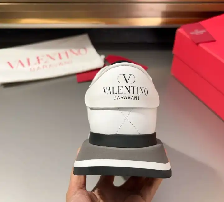 hype Valentino Sneakers