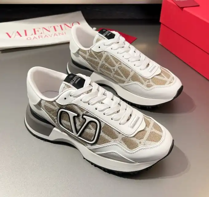 hype Valentino Sneakers