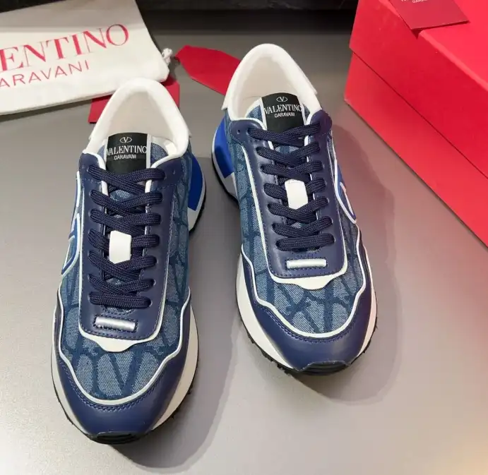 hype Valentino Sneakers