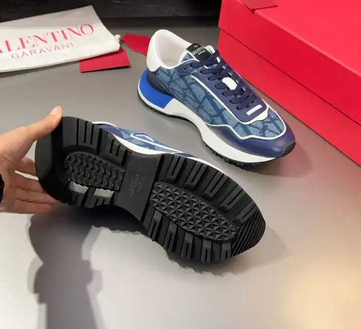 hype Valentino Sneakers