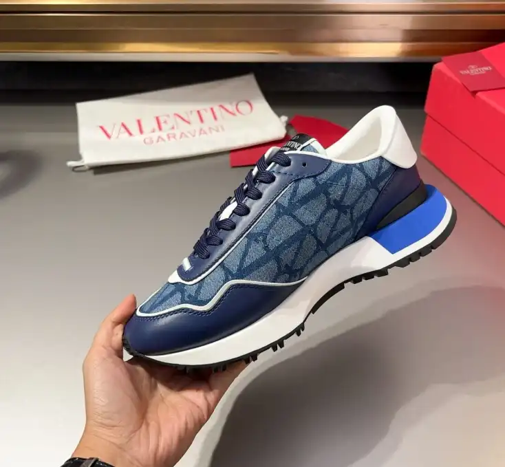 hype Valentino Sneakers