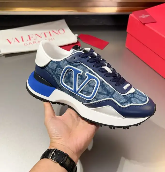 hype Valentino Sneakers