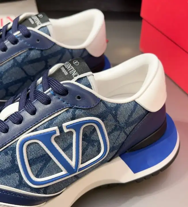 hype Valentino Sneakers