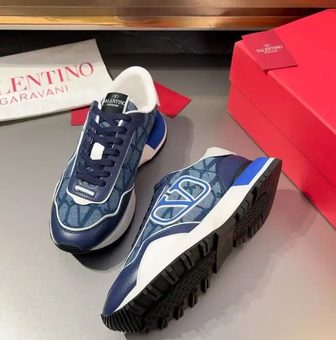 hype Valentino Sneakers