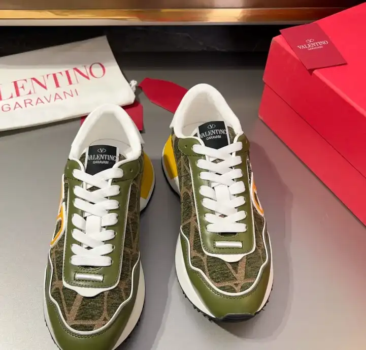 hype Valentino Sneakers