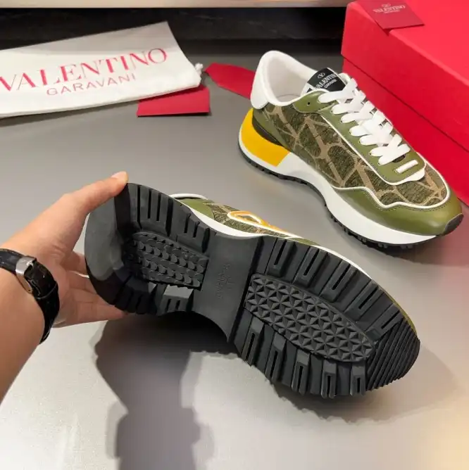 hype Valentino Sneakers