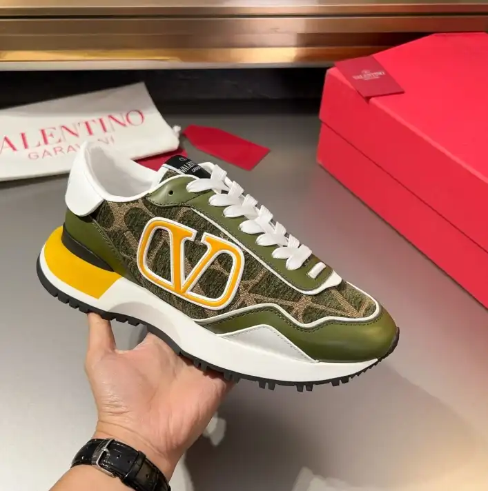 hype Valentino Sneakers