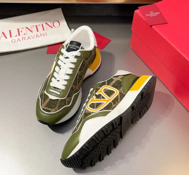 hype Valentino Sneakers