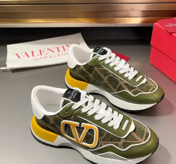 hype Valentino Sneakers