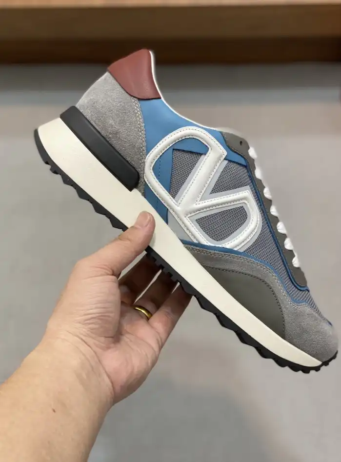 hype Valentino Sneakers