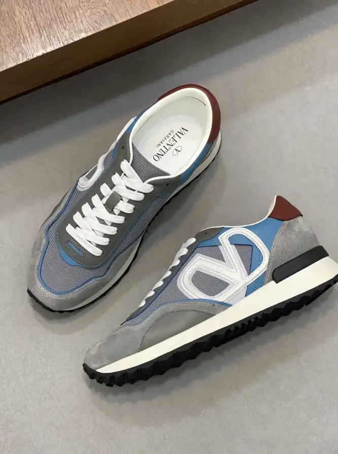 hype Valentino Sneakers