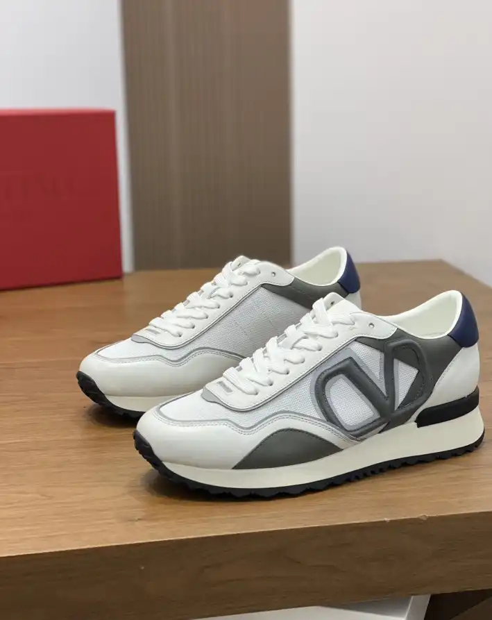 hype Valentino Sneakers