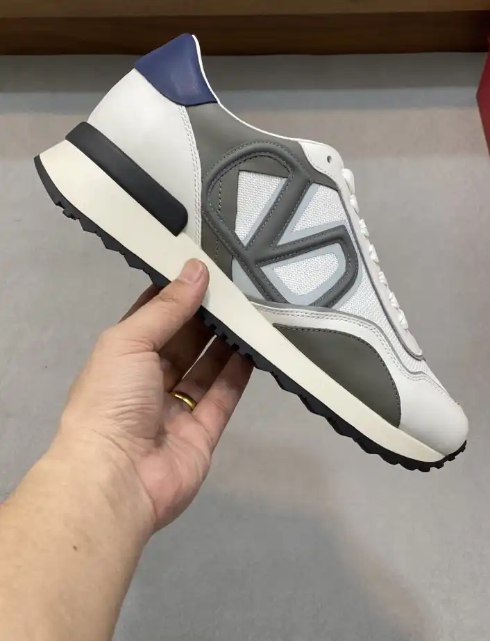 hype Valentino Sneakers