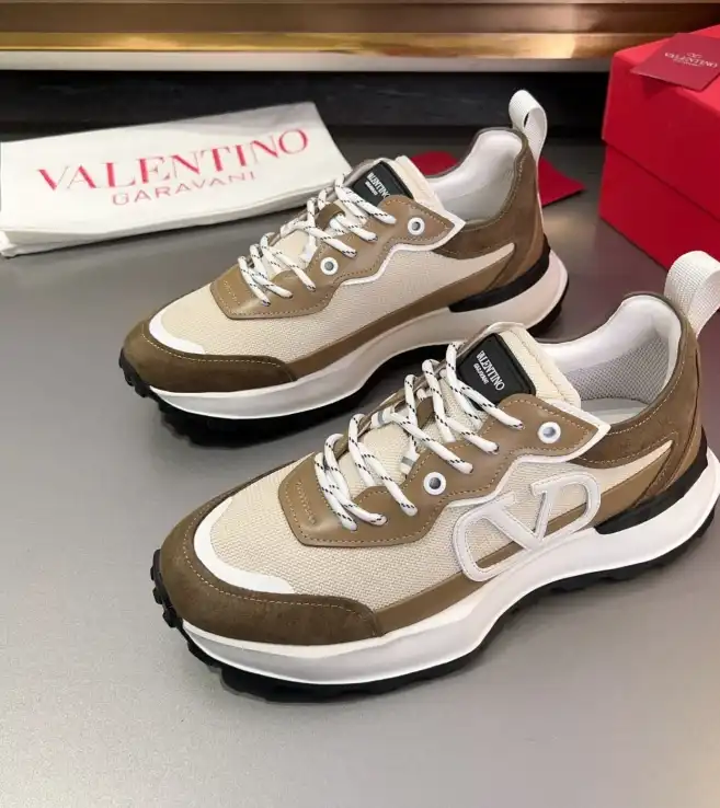 hype Valentino Sneakers