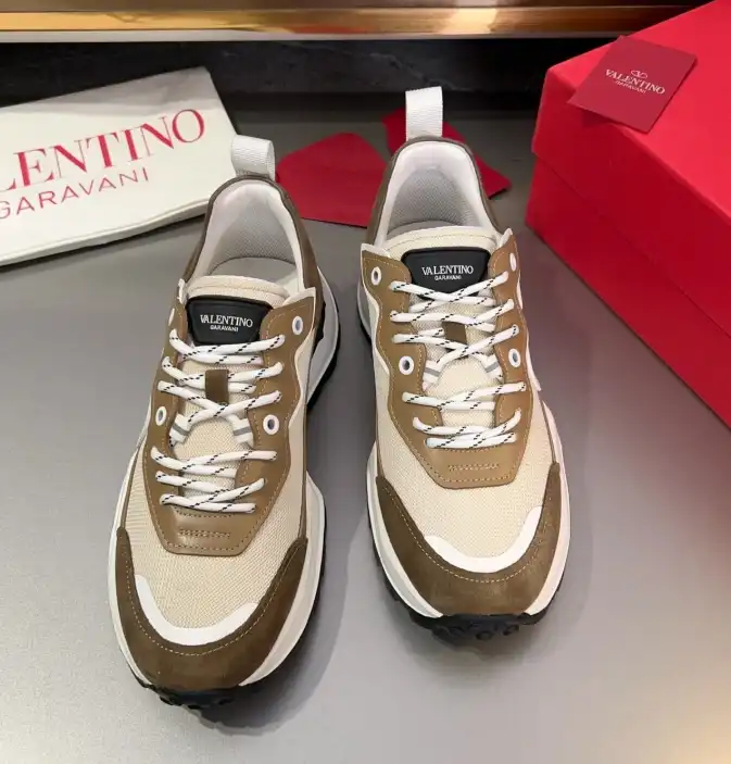 hype Valentino Sneakers