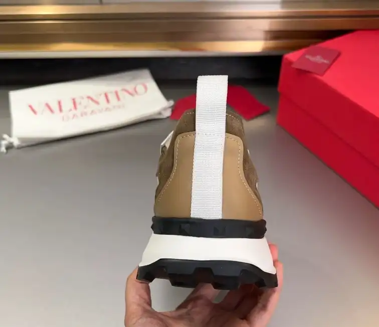 hype Valentino Sneakers