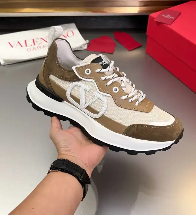 hype Valentino Sneakers