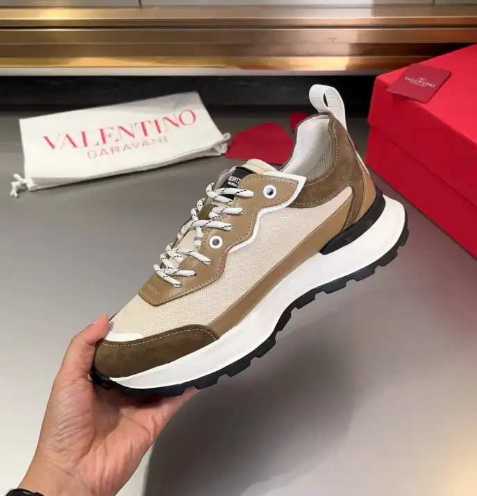 hype Valentino Sneakers