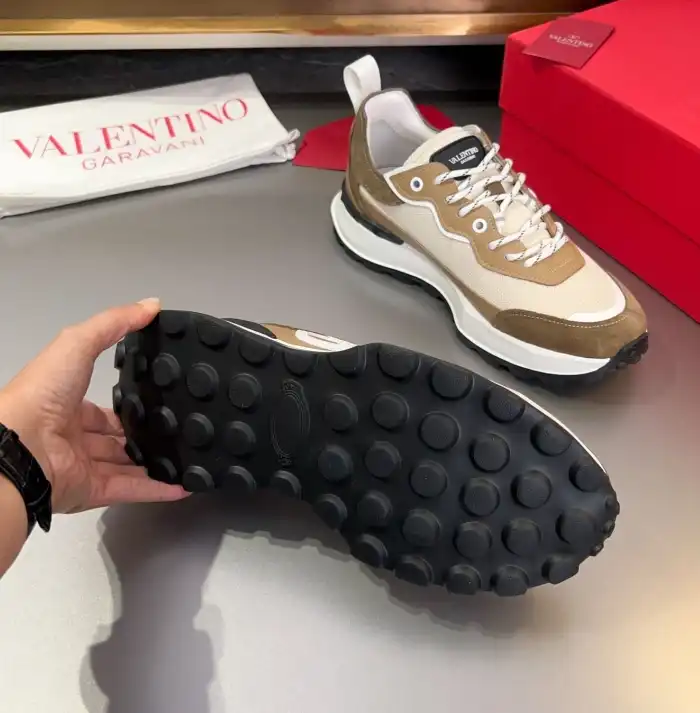 hype Valentino Sneakers