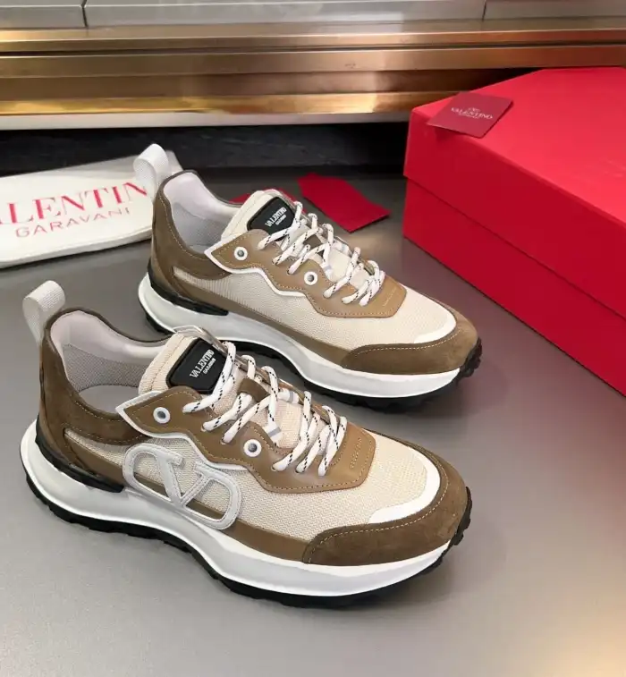 hype Valentino Sneakers