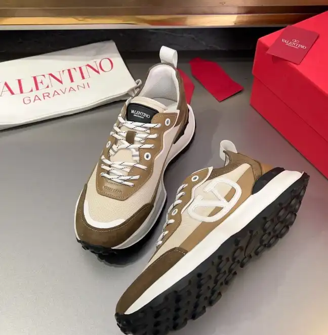 hype Valentino Sneakers