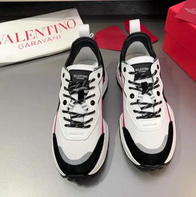 hype Valentino Sneakers