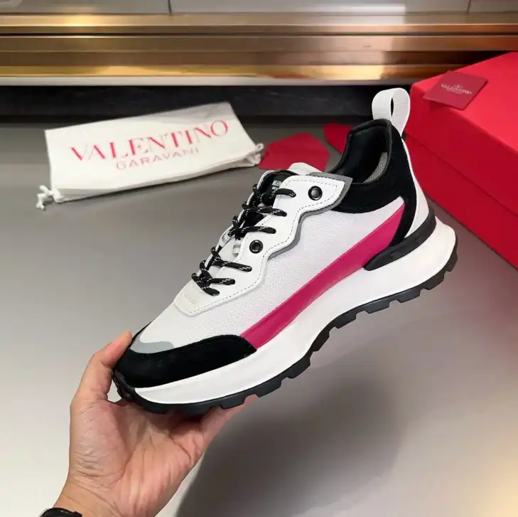 hype Valentino Sneakers