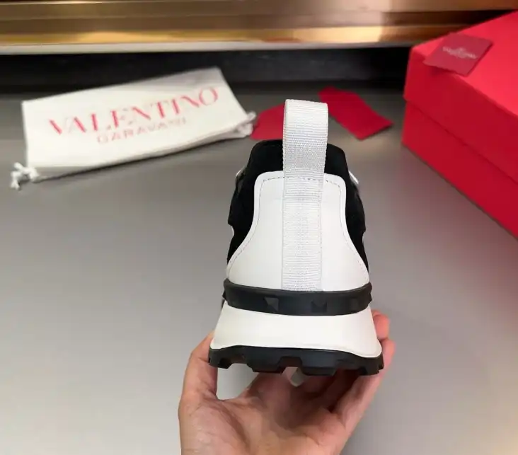 hype Valentino Sneakers