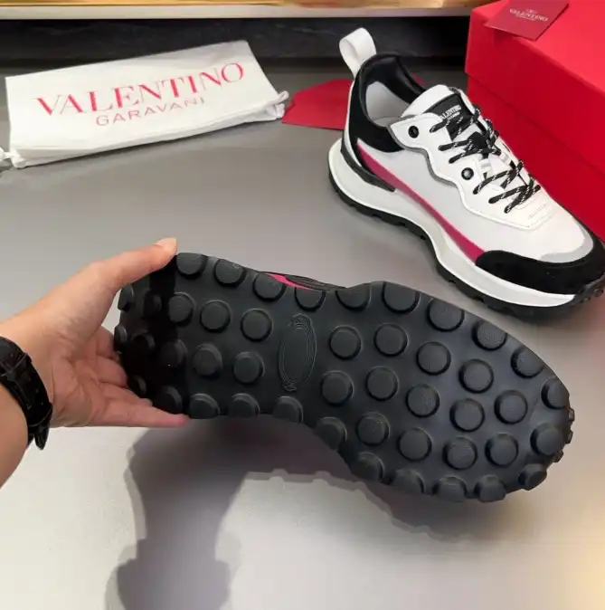 hype Valentino Sneakers